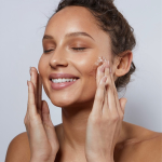 Gel exfoliante limpiador efecto Peeling 100ml Petite Maison - Imagen 4