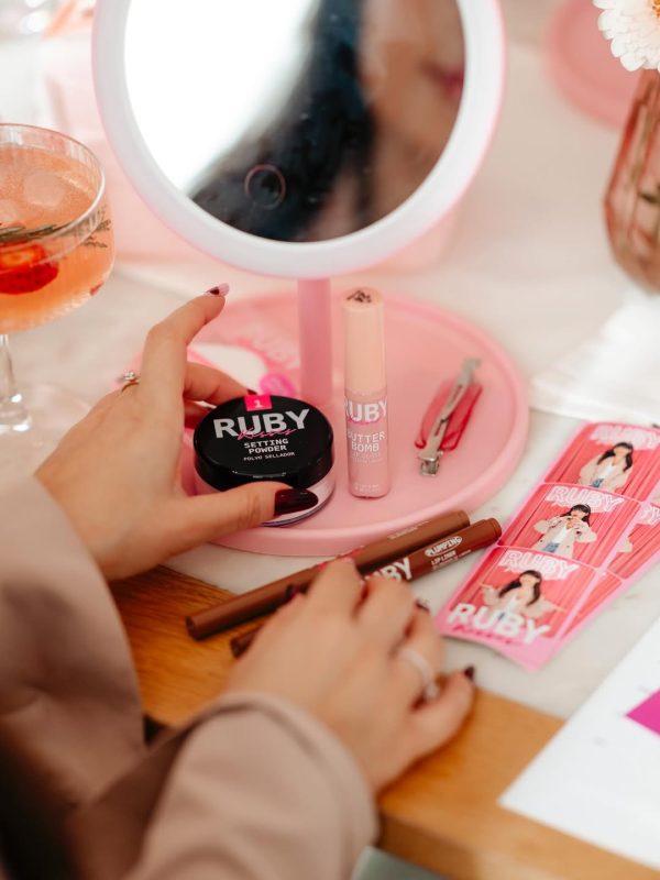 Polvo traslucido 12 gr Ruby Kisses - producto para rostro con acabado natural de maquillaje foto 6 en Maquilladas.cl