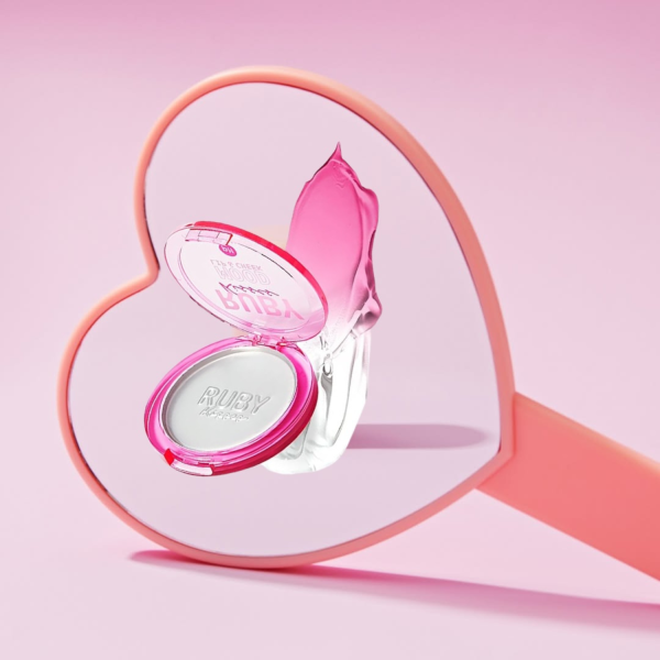 Bálsamo para labios y mejillas Ruby Kisses que cambia de color según el pH 2gr - producto para rostro con color e hidratación de labios foto 5 en Maquilladas.cl