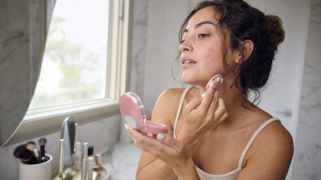 Cómo elegir tu tono de base de maquillaje