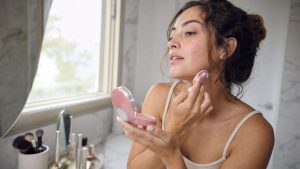 Cómo elegir tu tono de base de maquillaje